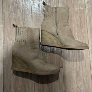 Universal Thread Light Brown Ankle Booties